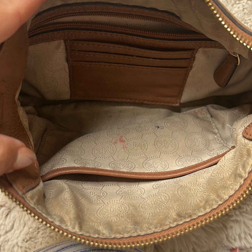 Michael kors crossbody ๐ - Picture 6 of 6